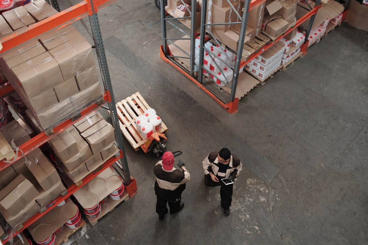 Why Manufacturers Need Smarter Manual Tracking